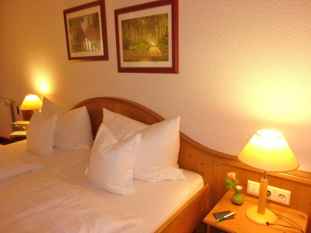 Landhaus Mueritzgarten Hotel Garni Röbel Δωμάτιο φωτογραφία