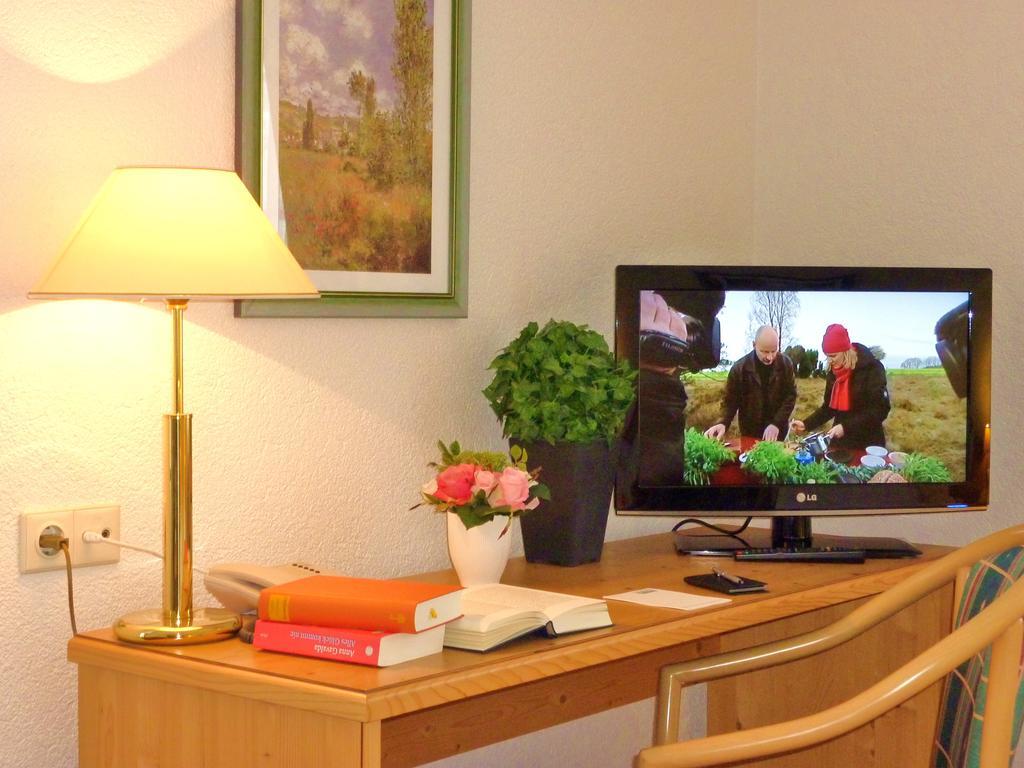 Landhaus Mueritzgarten Hotel Garni Röbel Εξωτερικό φωτογραφία