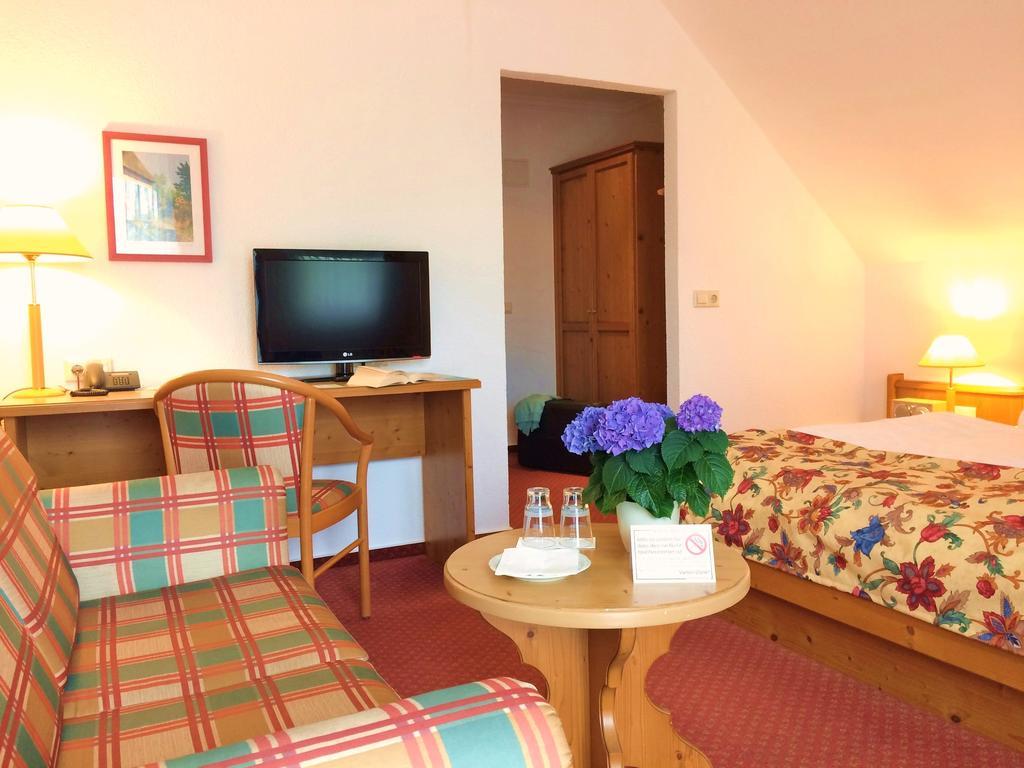 Landhaus Mueritzgarten Hotel Garni Röbel Εξωτερικό φωτογραφία